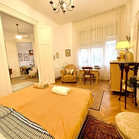 Gold Pearl 2 At St Stephen' S Basilica Apartment