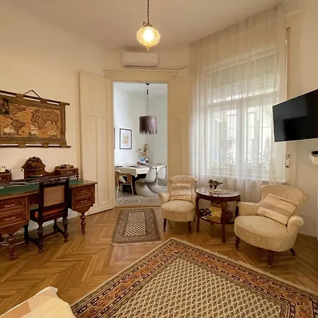 Gold Pearl 2 At St Stephen' S Basilica Budapešť