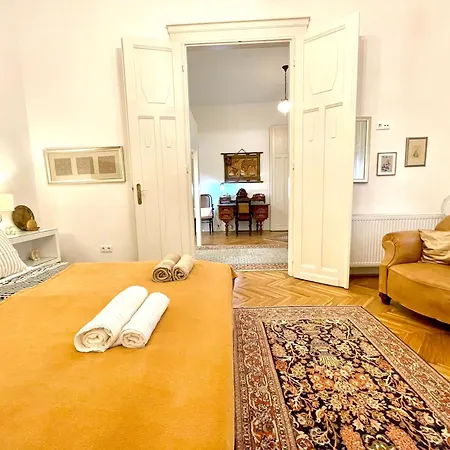 Apartment Gold Pearl 2 At St Stephen' S Basilica