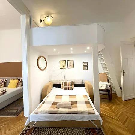 Gold Pearl 2 At St Stephen' S Basilica Budapešť