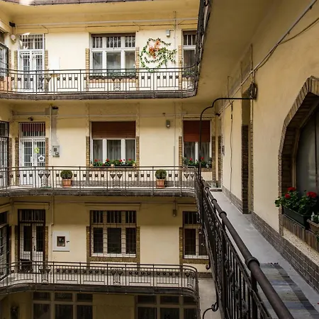 Gold Pearl 2 At St Stephen' S Basilica Apartment *