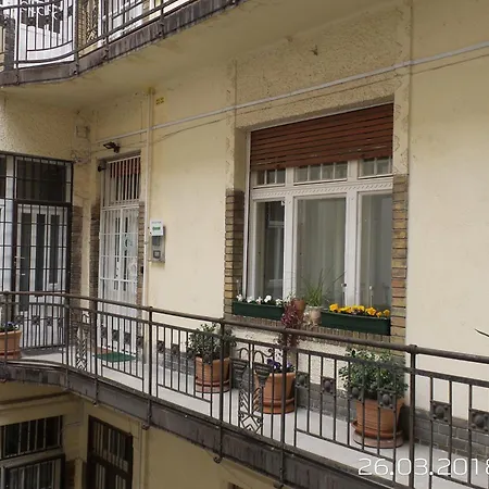 Gold Pearl 2 At St Stephen' S Basilica Apartment