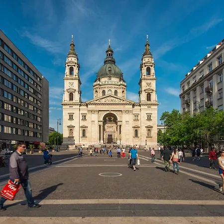 Gold Pearl 2 At St Stephen' S Basilica Apartment