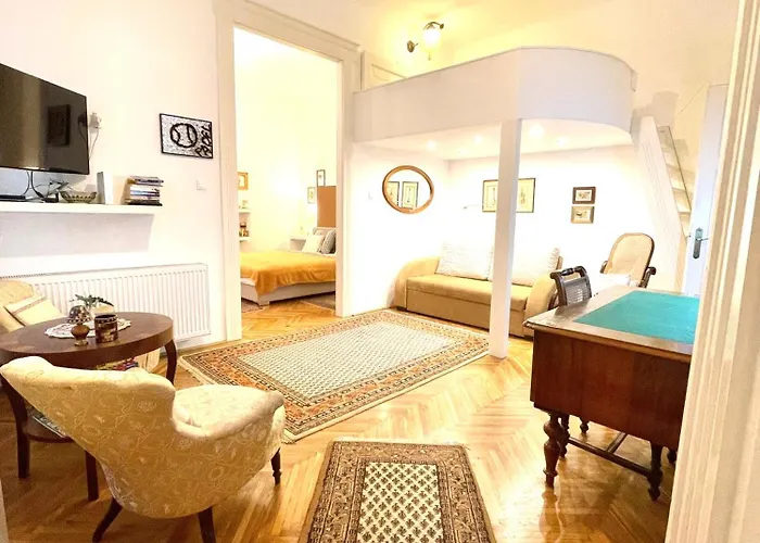 Gold Pearl 2 At St Stephen' S Basilica