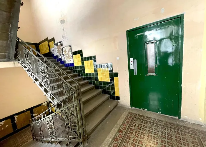 Gold Pearl 2 At St Stephen' S Basilica Budapest