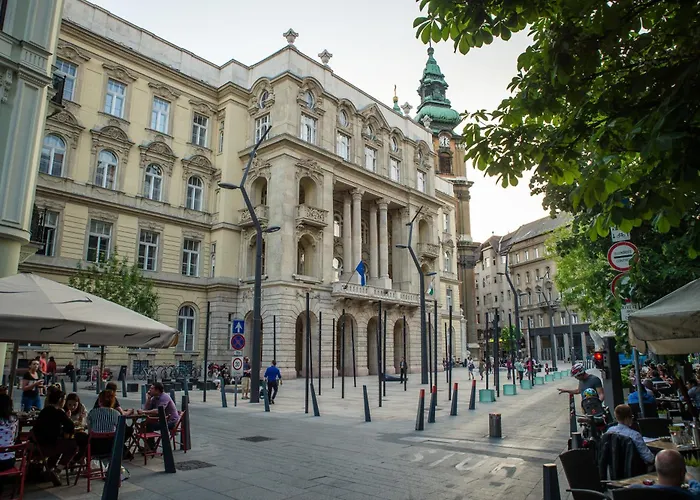 Gold Pearl 2 At St Stephen' S Basilica