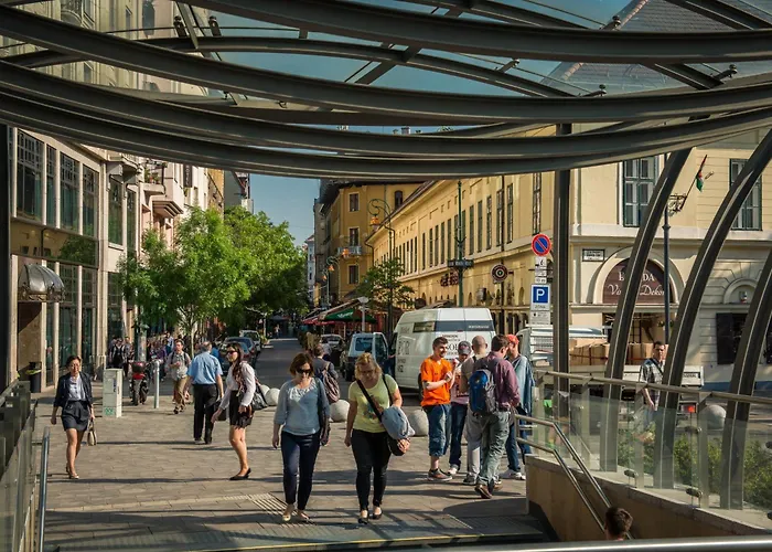 Gold Pearl 2 At St Stephen' S Basilica